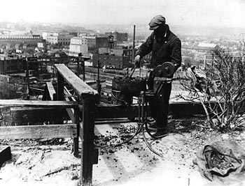 Building steel stairway