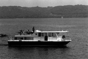 Cabin cruiser